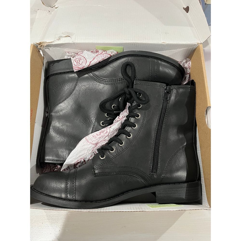 Black lace up Boots women's 10 medium SO